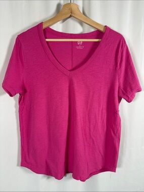 GAP Women's V-Neck Short Sleeve Tee